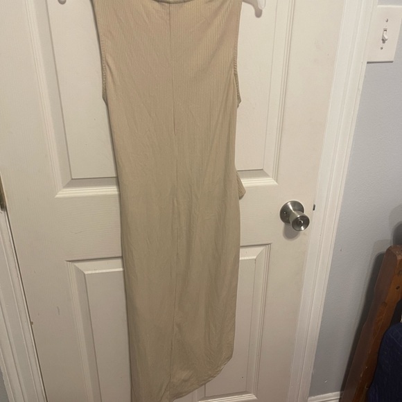 Tan dress - Picture 3 of 3